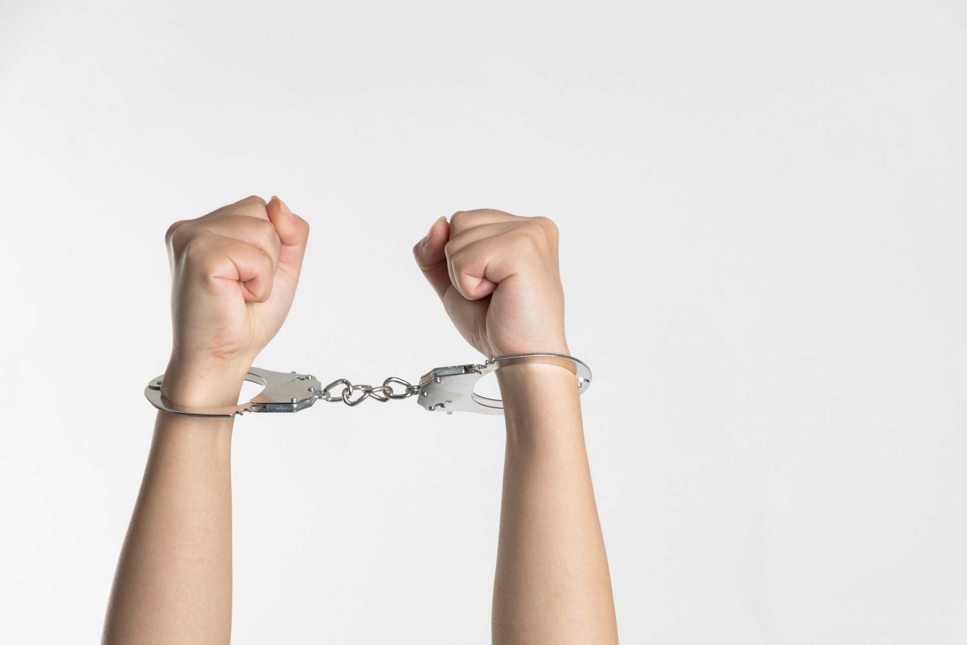 "Votre femme dit que vous l'enfermez sur le balcon pour la punir de fumer"