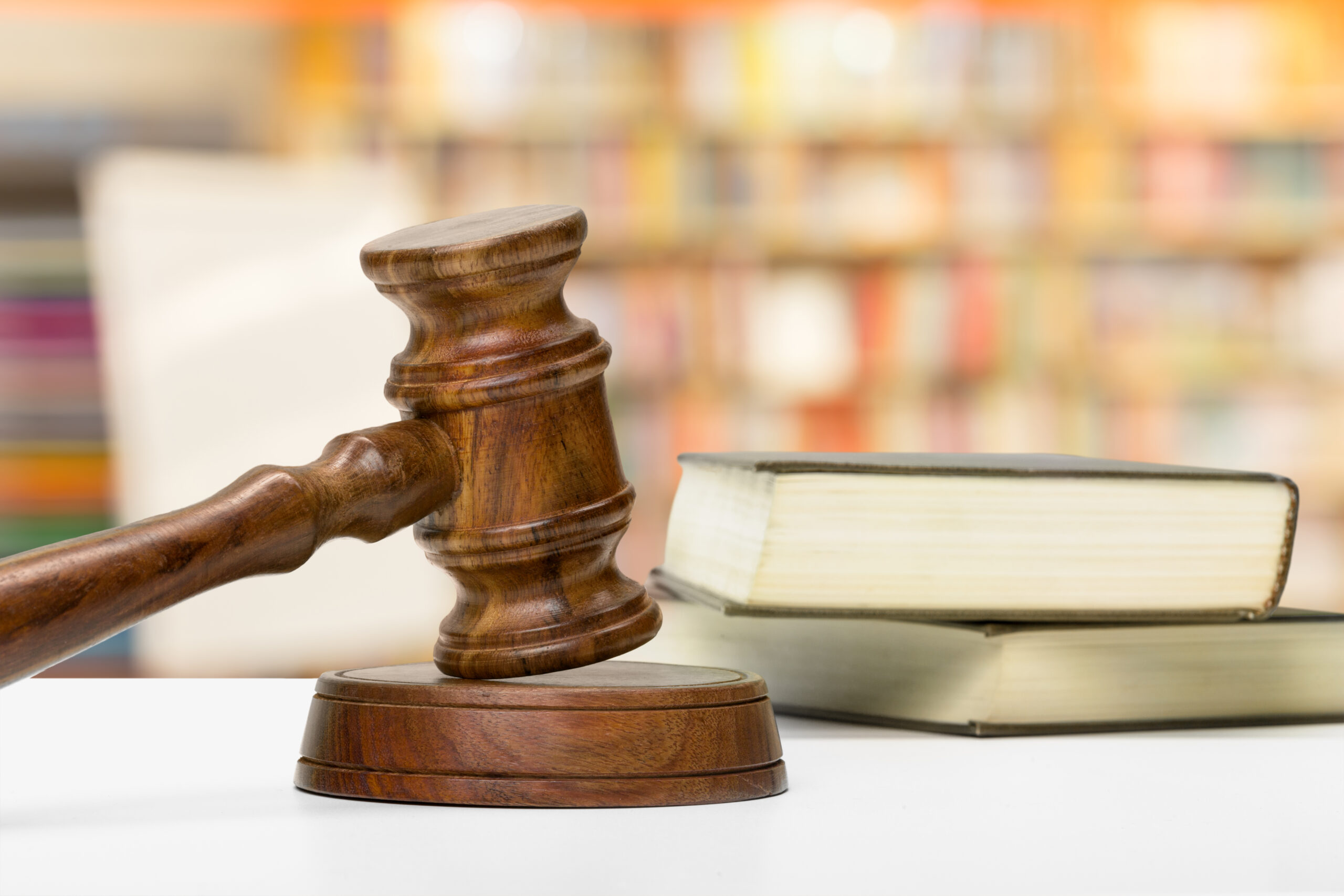 "Ce tribunal est une succursale de la cour des Miracles !"