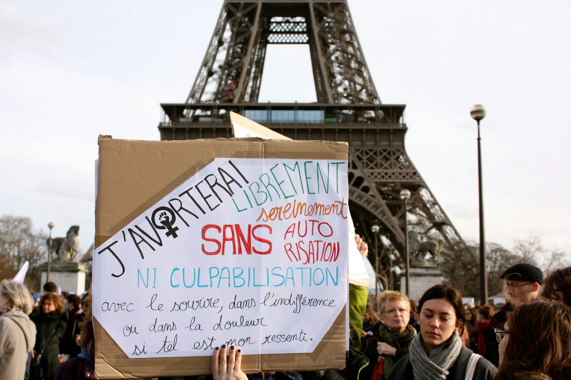 IVG dans la Constitution : pourquoi ce projet divise les juristes
